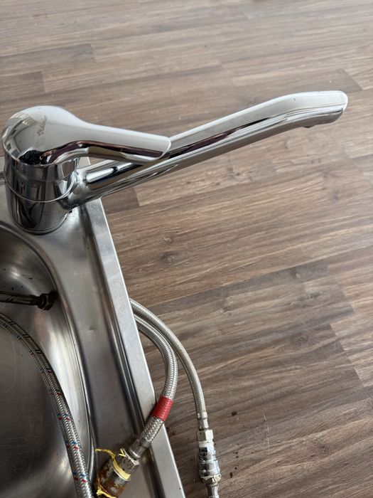 Мивка със смесител