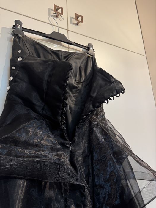 Rochie de seară elegantă, neagră, cu aplicații strălucitoare