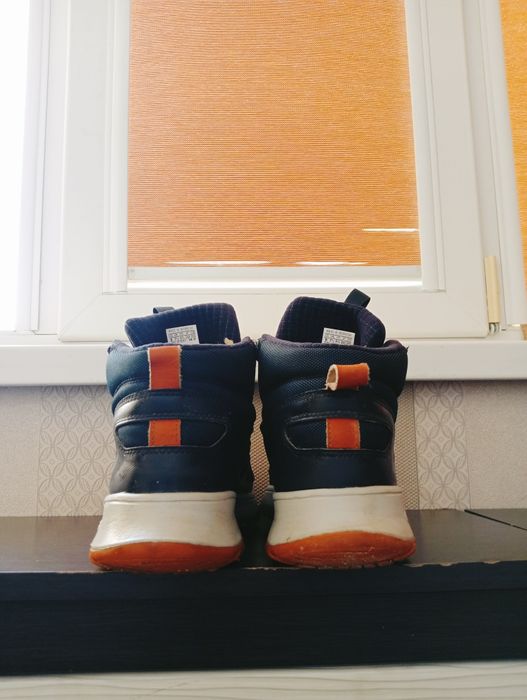 Продам ботинка Адидас