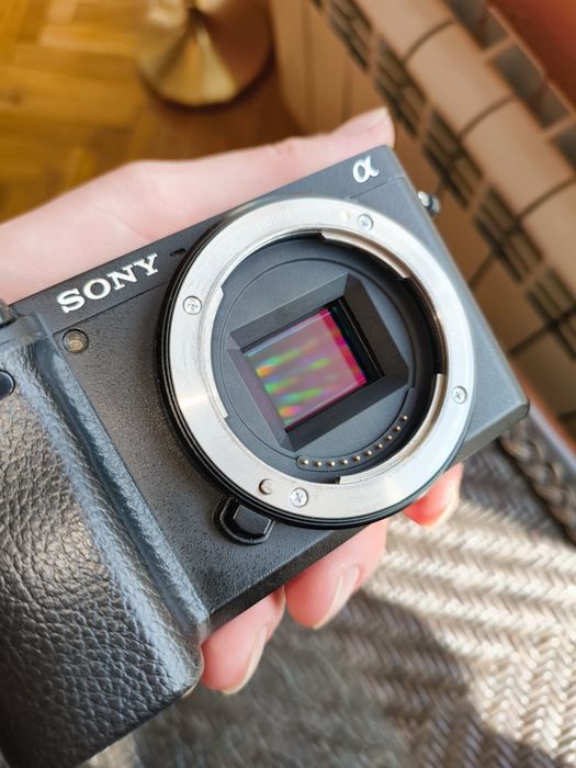 Камера Sony A6400 + 3 батерии със зарядно + аксесоари