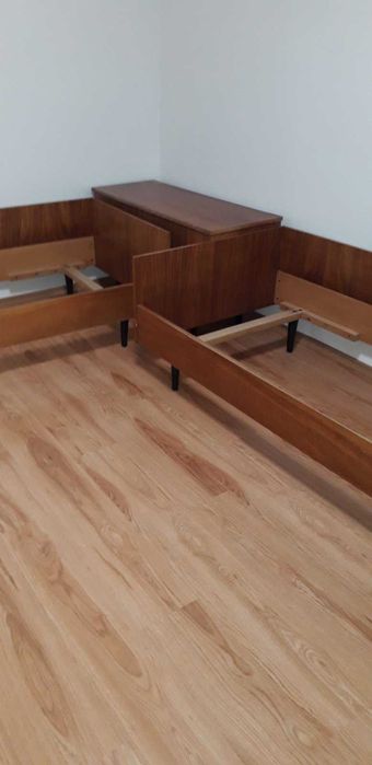 Две легла с два матрака и две подматрачни рамки + ракла