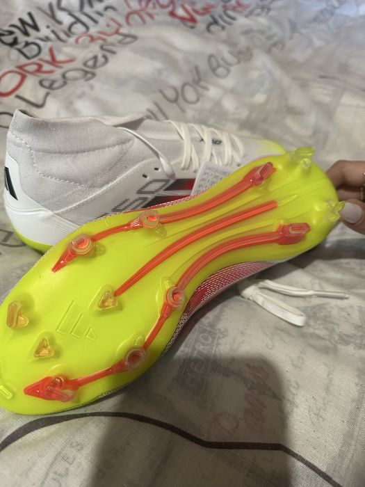 Бутонки F50 Pro.