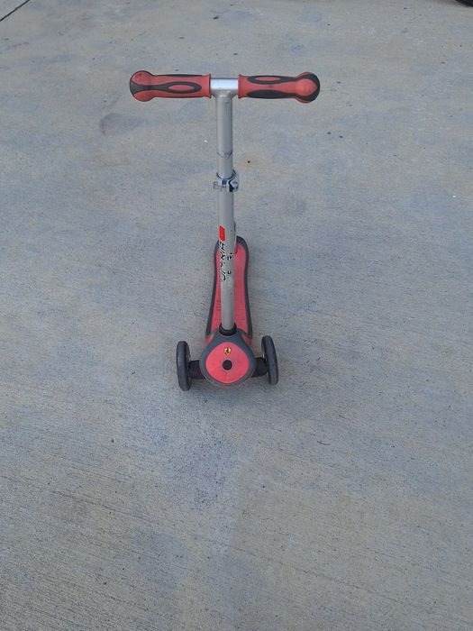 Детска тротинетка Globber Ferrari