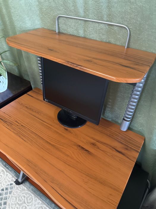 Продам стол для компьютера