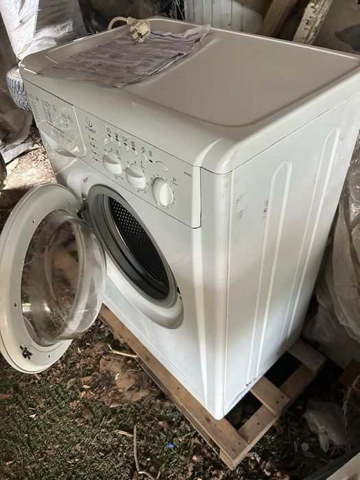 Продам стиральную автомат машину Indesit