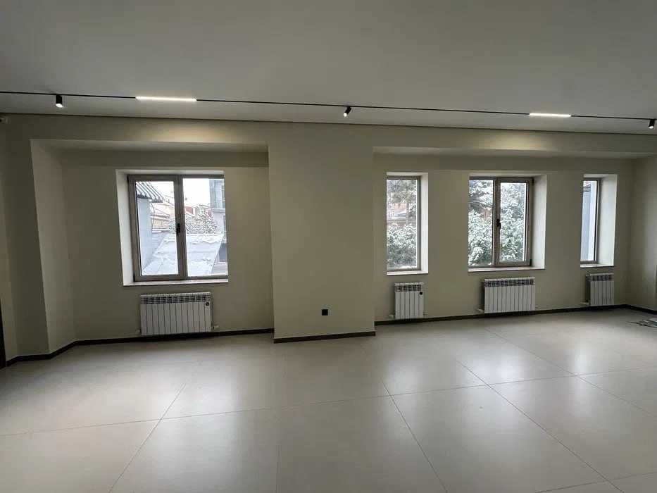 СДАЁТСЯ в Аренду ул, САЁХАТ ПОД Офис  Кафе  380 м2 Паркинг  3-4 машины