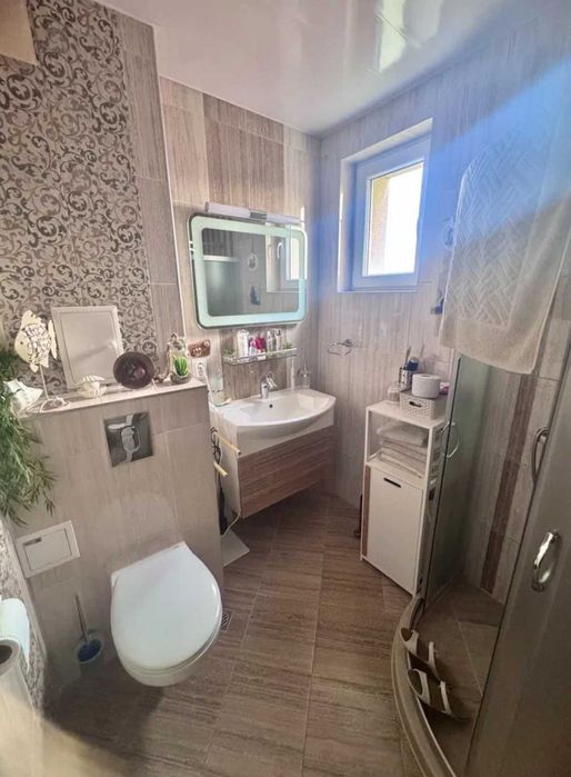 Двустаен - Обзор