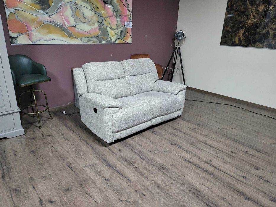 Сив диван от плат двойка с ръчен релаксиращ механизъм