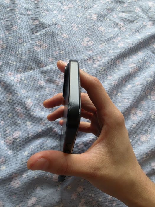 Продам IPhone 16