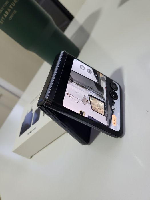 Motorola RAZR 40 ultra yoki Razr+ 2023 ekran holatlari zur 256 gb