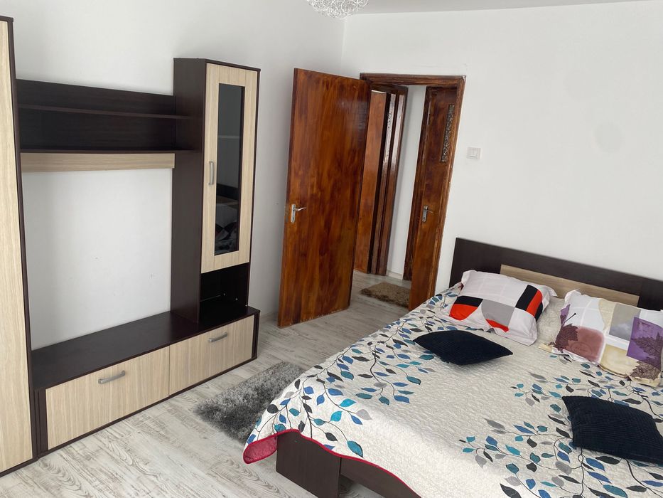 Închiriez apartament