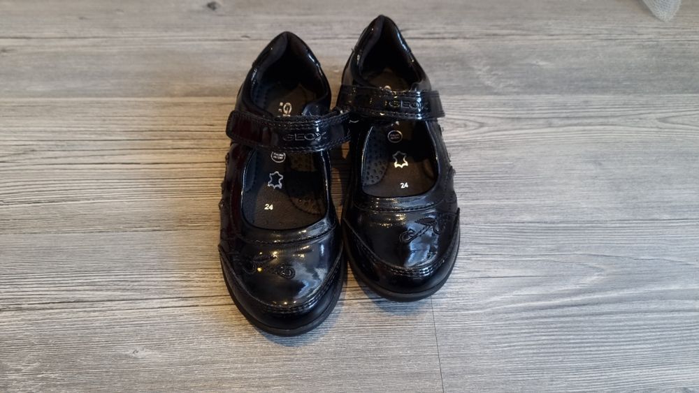 Нови обувки GEOX