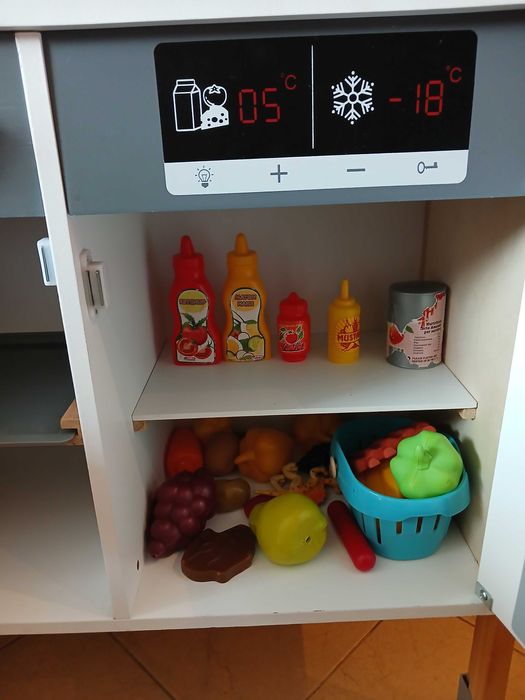 Детска дървена кухня изцяло оборудвана!