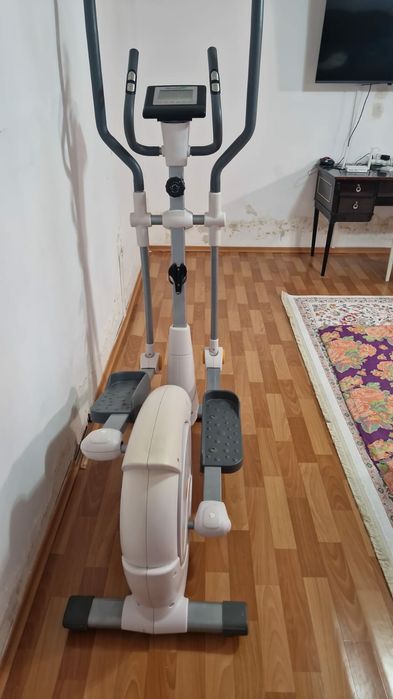 Продаётся эллиптический тренажер!