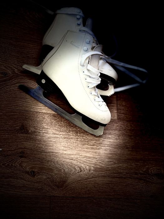 Коньки фигурные 29 размер (б/у)