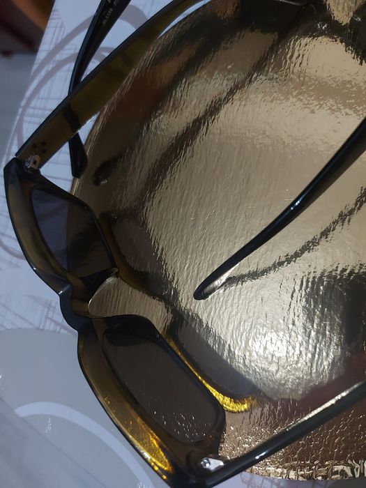 Очки солнцезащитные.