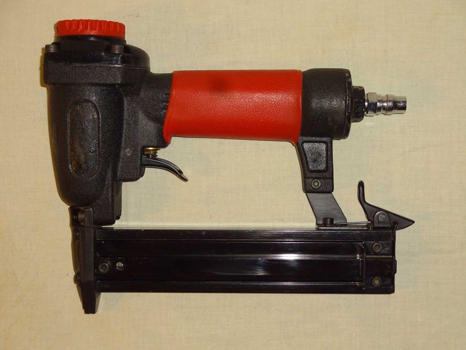 Гвоздопистолет пневмотический - продам.