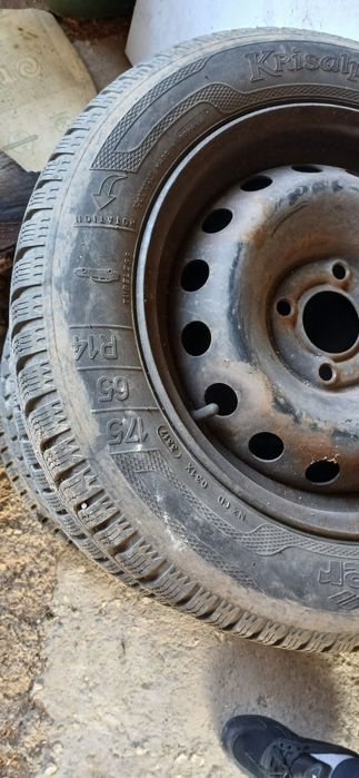 4 броя зимни и 4 броя летни гуми с джантите