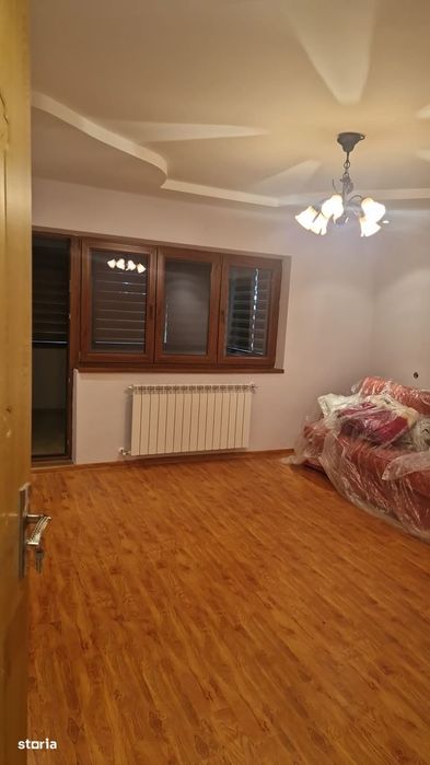 Apartament la parter si curte proprietate