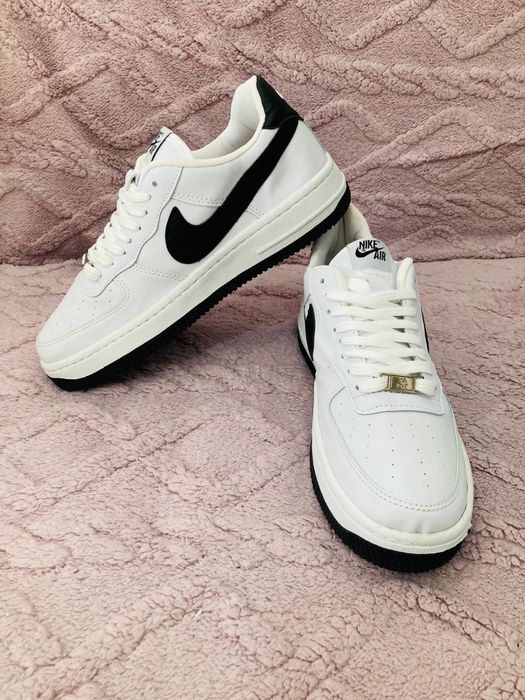 Nike AF1 alb cu talpa neagra