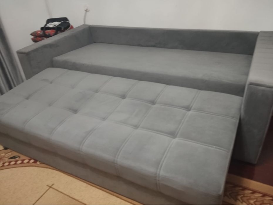 Средний диван продаю