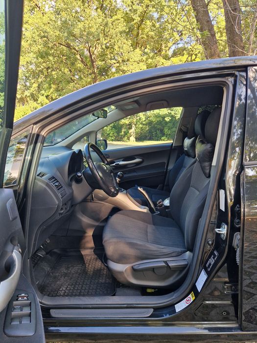 Toyota Auris 2010 г. (фейслифт); D-4D; 90 к.с.; шест скорости