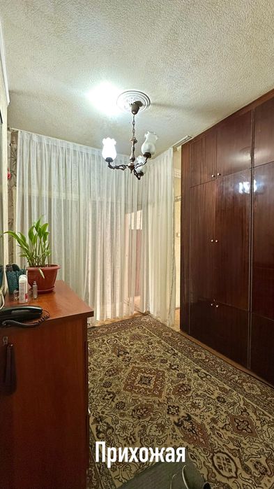 Продам свою 4-х комнатную кв. в Янгиюле! Дом 4-этажный,  2 - этаж!