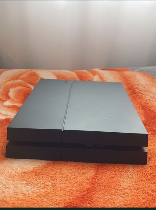 Vand ps 4 cu 5 jocuri