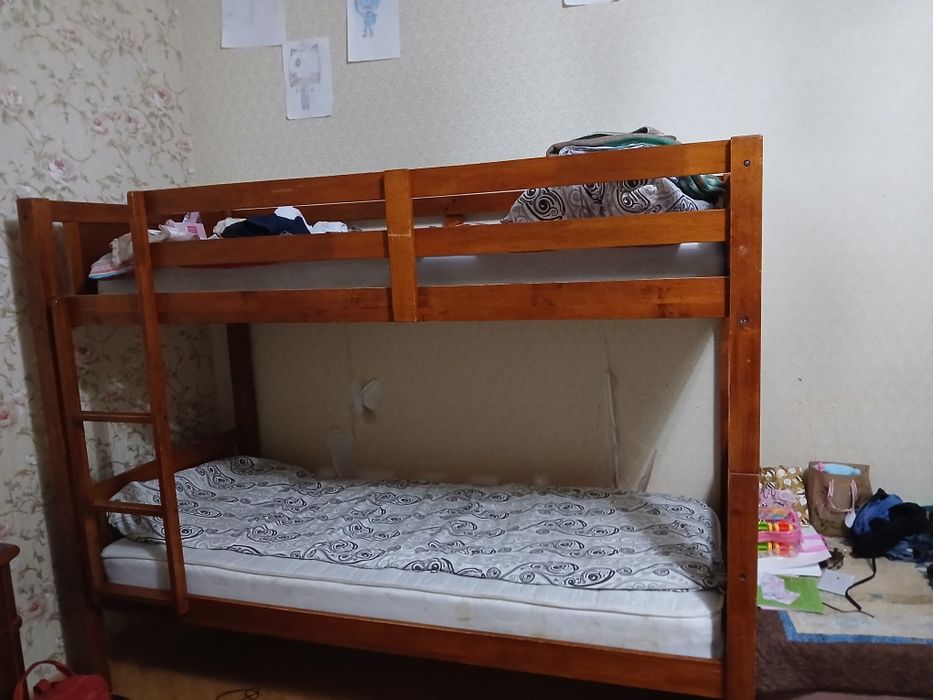 Продам срочно стенку в зал