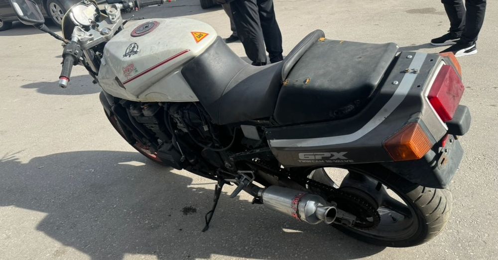 Kawasaki GPX 750 / GPX750 на ЧАСТИ