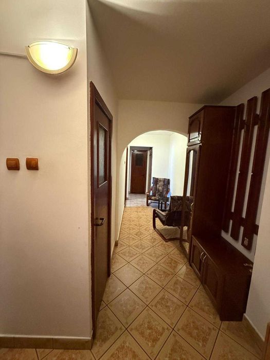 De închiriat Apartament 3 camere 2 bai -spațios, complet utilat, zonă verde, bloc anvelopat