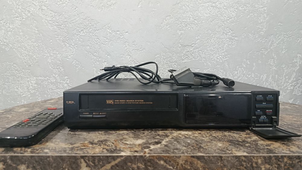 Видеомагнитофон Daewoo DVR-4379D (VHS)