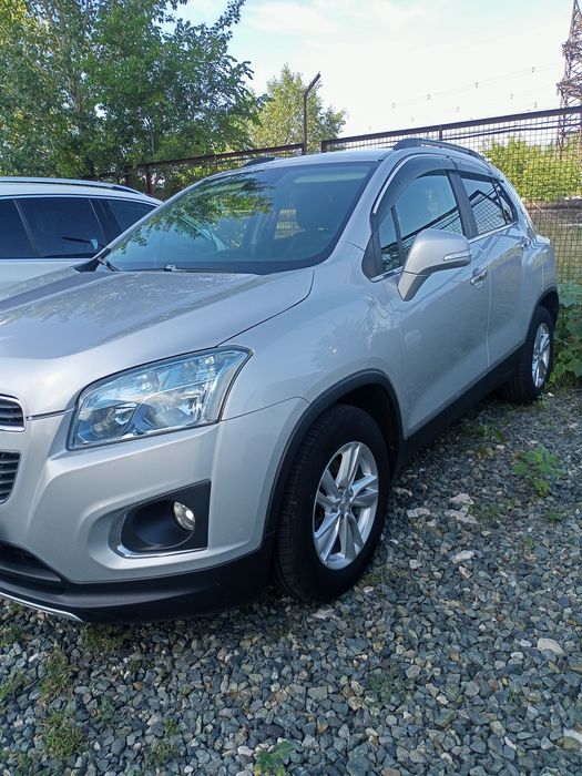 автомобиль шевроле трекер