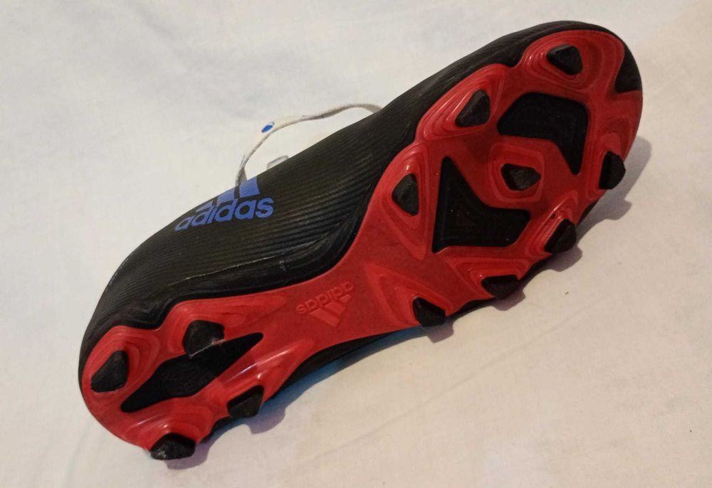 Ghete de fotbal Adidas marimea 37, stare buna