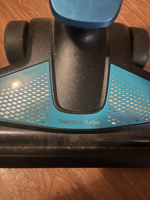 Пылесос вертикальный