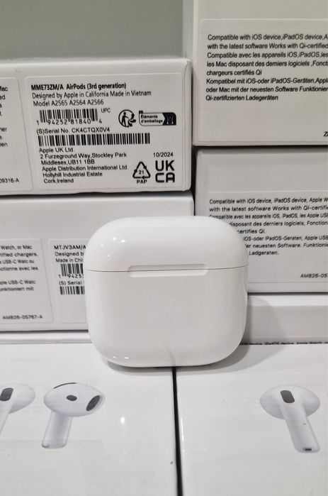 *AirPods Gen 4 *