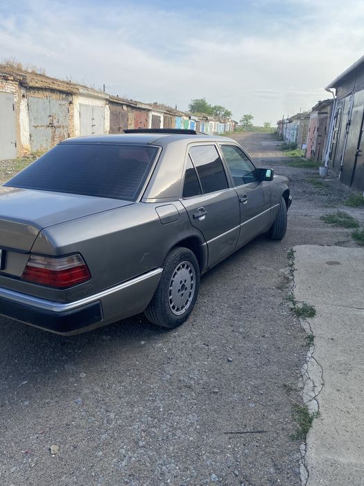 Продается Mercedes-Benz W124 E-Class, 3.0 (М103)