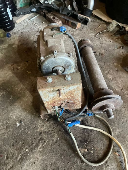 Vând motor și ax circular