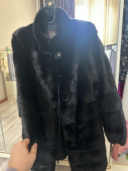 Шуба черного цвета за 100 тыс