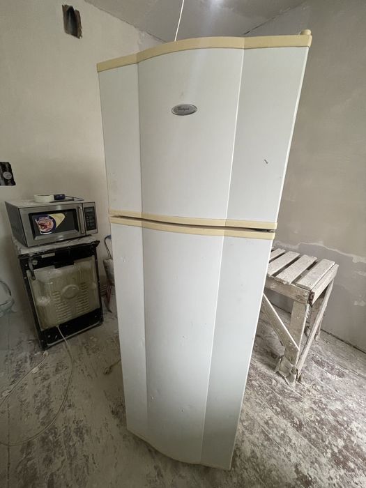 Жасап тұрған холодильник