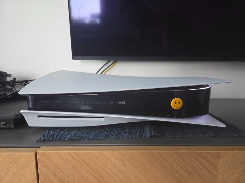 PlayStation 5 cu disc + jocuri. Stare foarte buna
