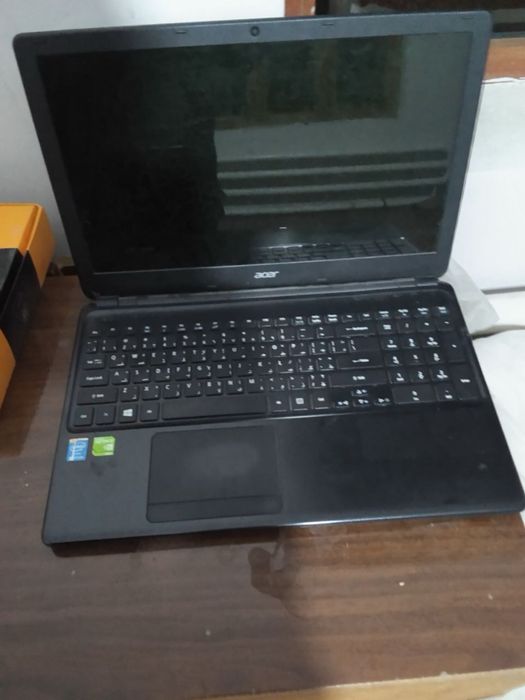 noutbuk  acer sastiyanasi yaxwi