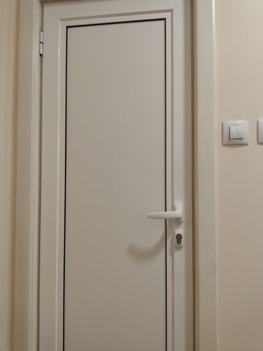 Продавам интериорни врати