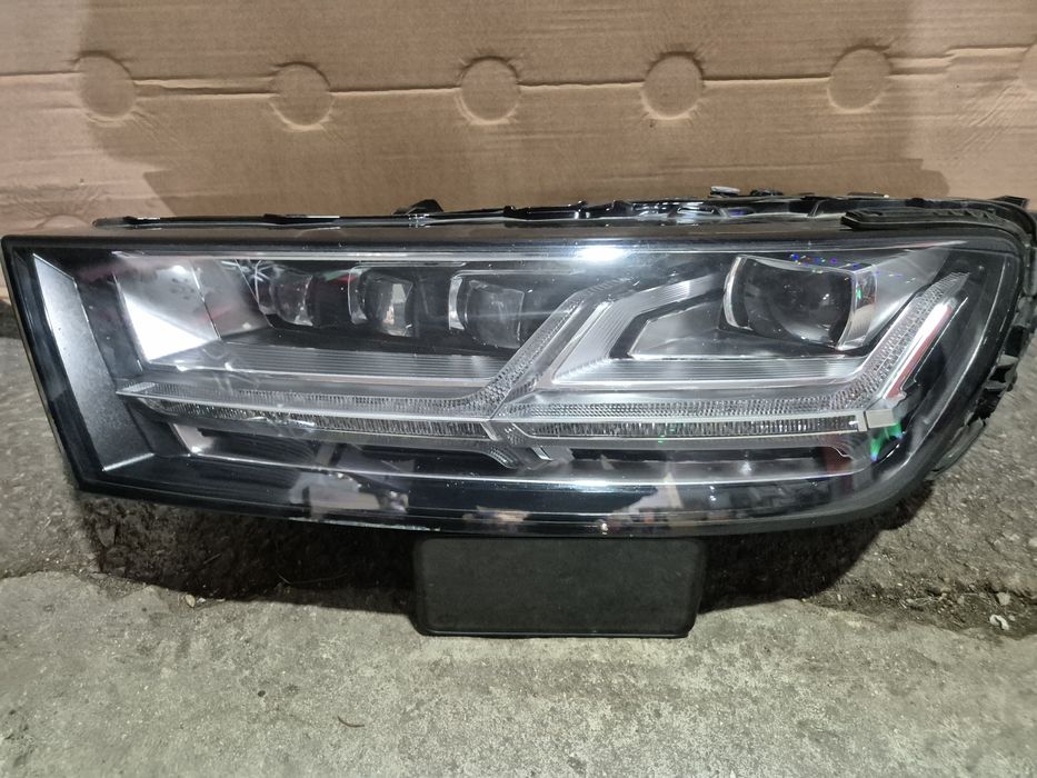 Ляв фар Audi Q7 4M  Ауди КЮ7 SQ Matrix