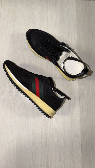 Продам кроссовки новые кожанные