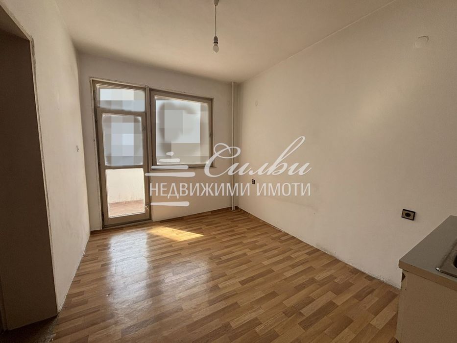 Дава се под наем Двустаен апартамент в Шумен, Пожарната - 70 кв.м за 178.5 € - Снимка #2