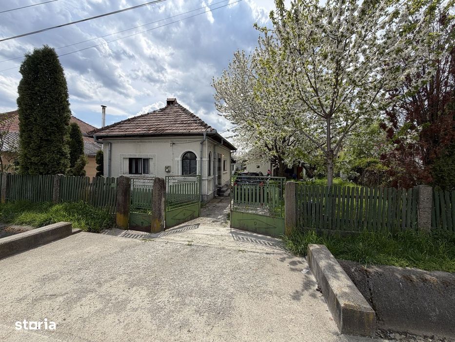 Casa Stalpeni, la asfalt, cu gaze, garaj, anexa, 3 camere, mobilata