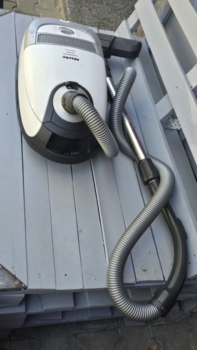 Прахосмукачка Miele Complete C2