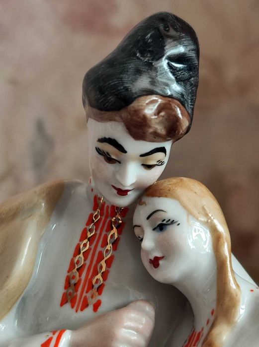 Фарфоровая статуэтка "Майская ночь"