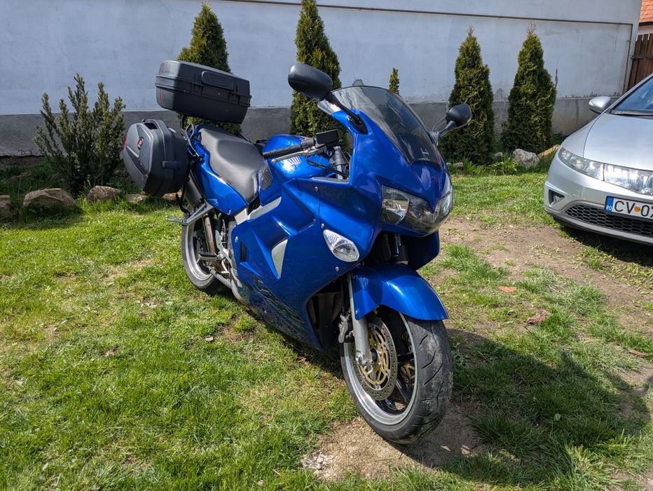 Honda vfr 800 pe injecție cu cutii și alte accesorii